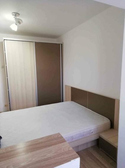 Apartament cu 3 camere semidecomandat în Vest