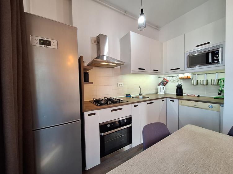 Apartament cu 2 camere decomandat, mobilat în Aradului