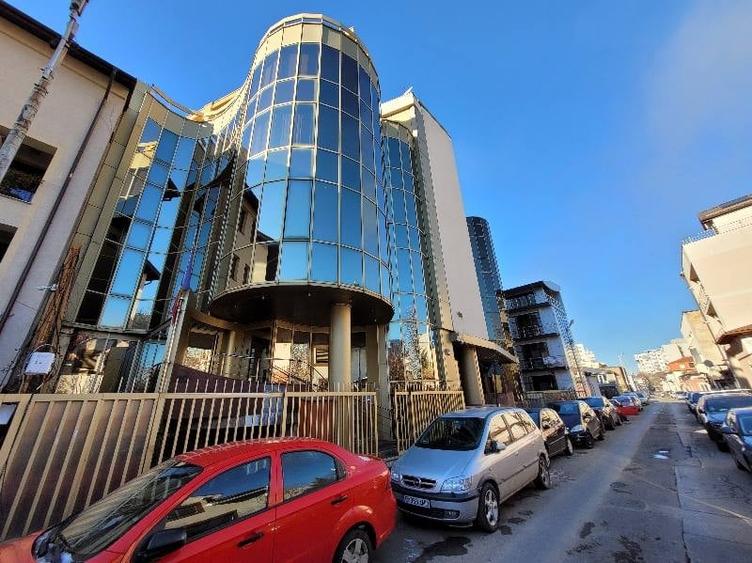 Birou, de 938 mp, în Victoriei