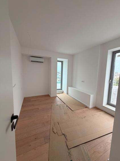 Apartament cu 4 camere decomandat în Mihai Bravu