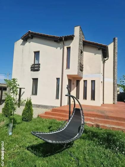 Casă cu 5 camere cu Teren 613 Mp în Moșnița Nouă
