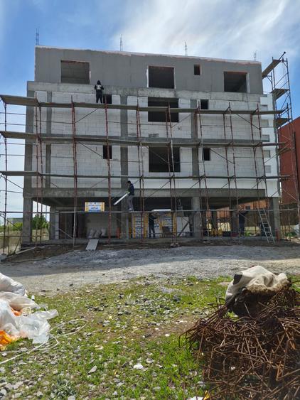 Apartament cu 3 camere decomandat în Palazu Mare