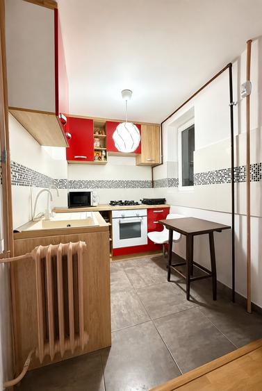 Apartament cu 4 camere decomandat, mobilat în Tei