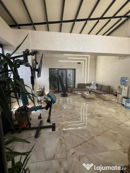 Apartament cu 4 camere decomandat, mobilat în Central