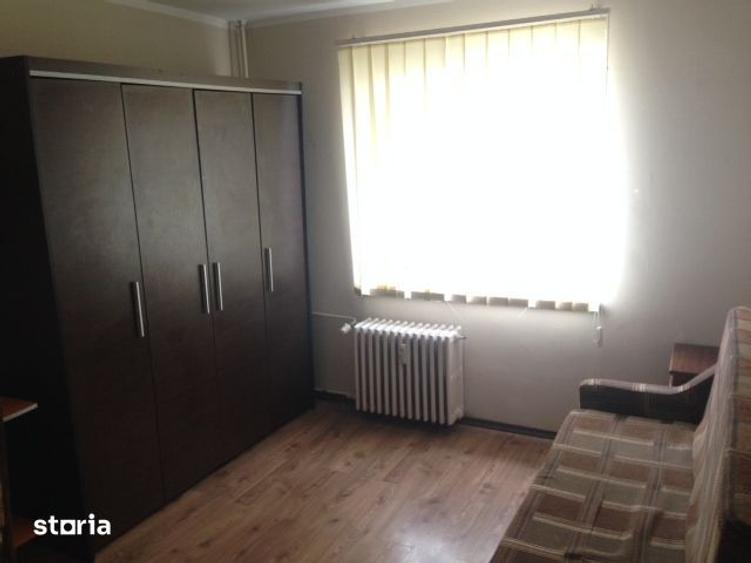 Apartament cu 3 camere decomandat în Crângași