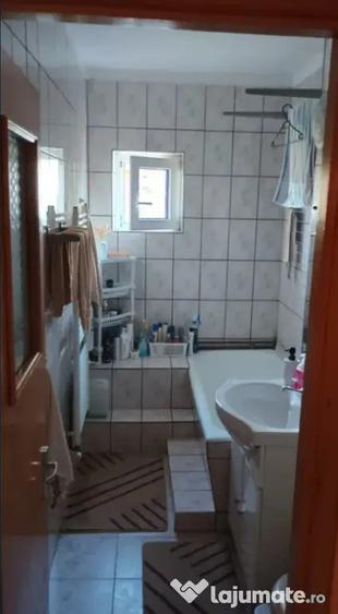 Apartament cu 3 camere decomandat, mobilat în Gemenii