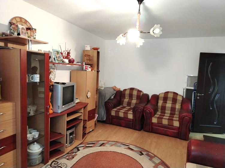 Apartament cu 3 camere decomandat în Exterior Nord