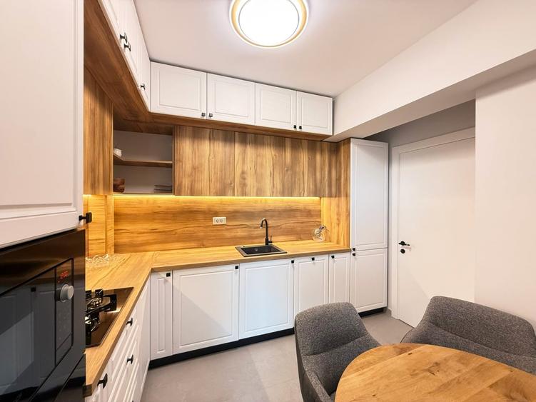Apartament cu 3 camere decomandat în Străulești