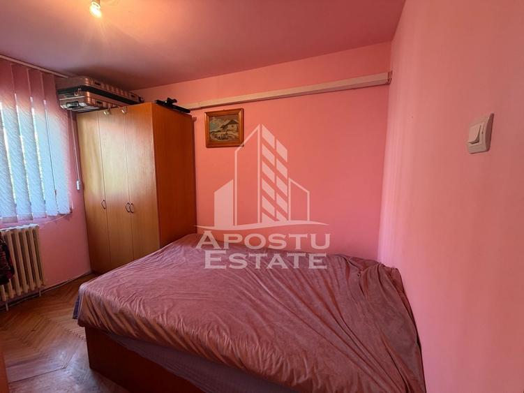 Apartament cu 3 camere semidecomandat în Dacia