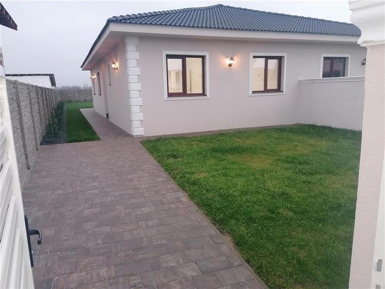 Duplex cu 4 camere cu Teren 400 Mp în Exterior Sud