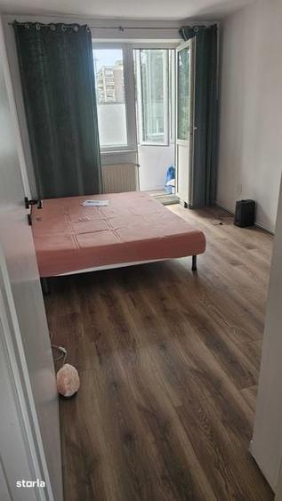 Apartament cu 4 camere semidecomandat în Astra