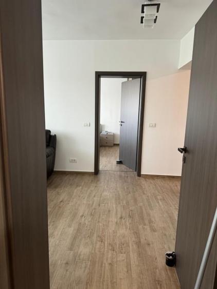 Apartament cu 3 camere semidecomandat, mobilat în Dacia