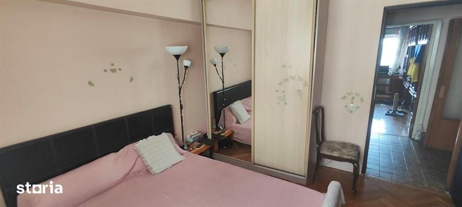 Apartament cu 4 camere decomandat în Grivița