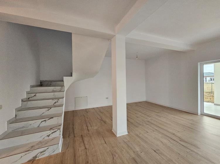 Duplex cu 3 camere cu Teren 255 Mp în Moșnița Veche