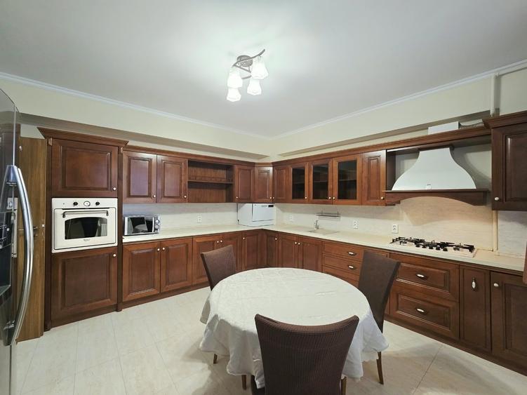 Apartament cu 3 camere în Dorobanți