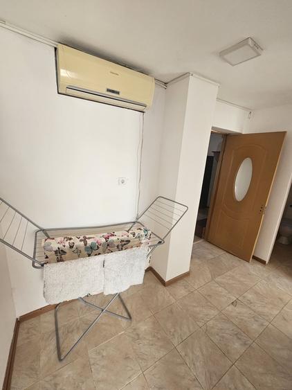 Apartament cu 3 camere decomandat în Uiești