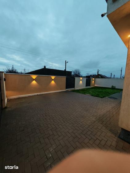 Casă cu 4 camere cu Teren 241 Mp în Chercea