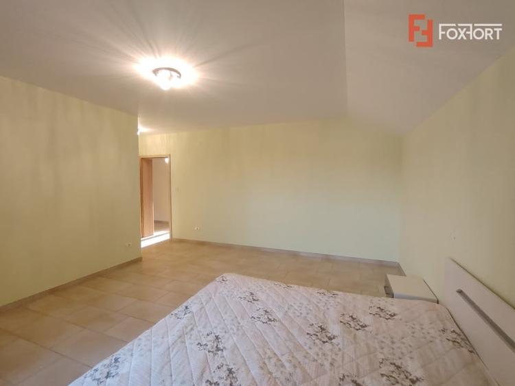 Casă individuală cu 6 camere cu Canalizare în Giroc
