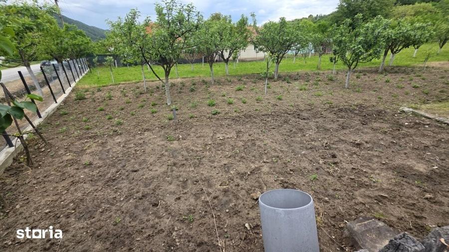 Casă cu 5 camere cu Teren 414 Mp în Frâncești
