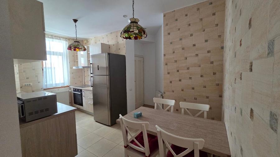 Apartament cu 4 camere decomandat, mobilat în Primăverii