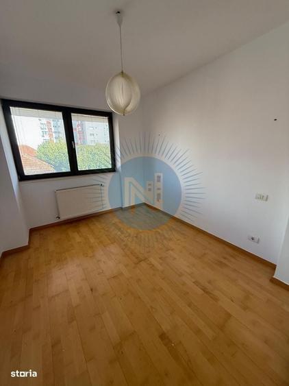 Apartament cu 4 camere în Capitale