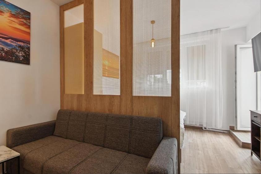 Apartament cu 3 camere semidecomandat în Titulescu