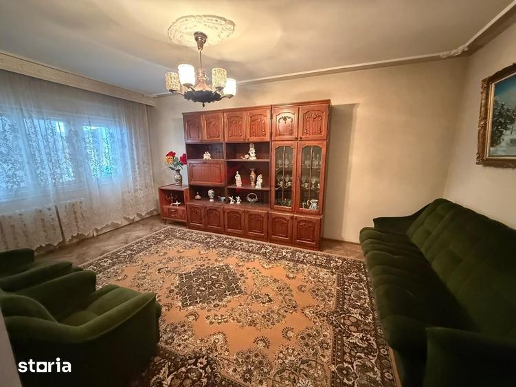 Apartament cu 4 camere în Mircea cel Bătrân