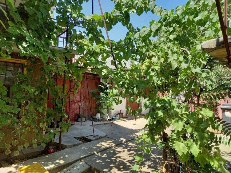 Casă cu 5 camere în Caracal