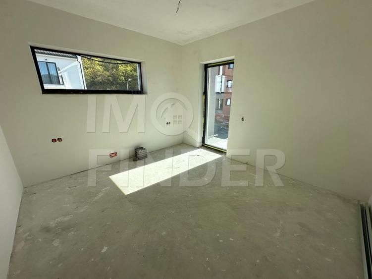 Duplex cu 4 camere cu Canalizare în Iris