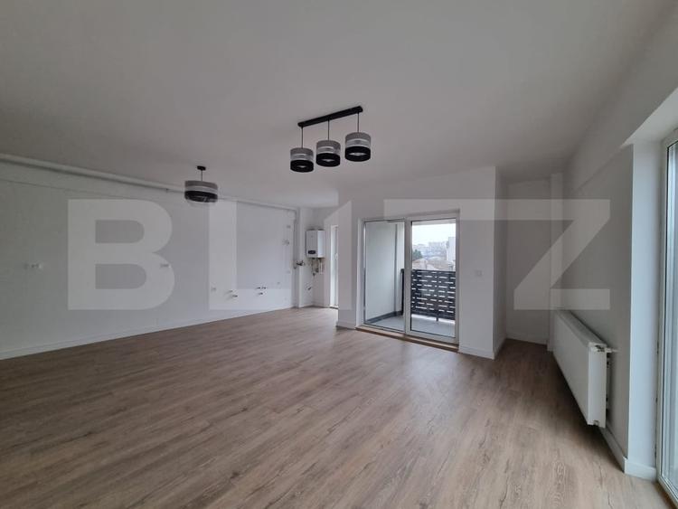 Apartament cu 3 camere semidecomandat în Dâmbul Rotund