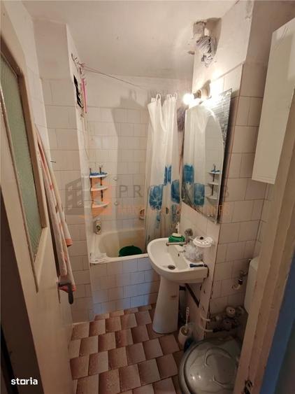 Apartament cu 3 camere semidecomandat în Crâng