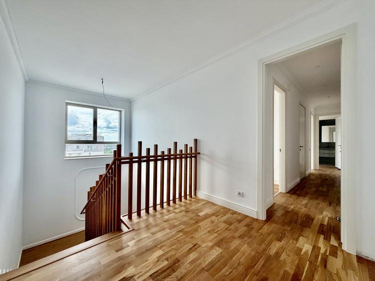 Penthouse cu 4 camere decomandat în Domenii