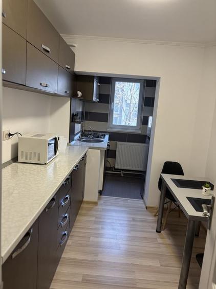 Apartament cu 2 camere decomandat în Micro 16