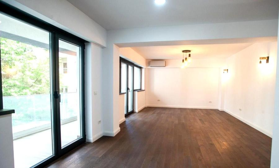 Apartament cu 3 camere decomandat în Dorobanți