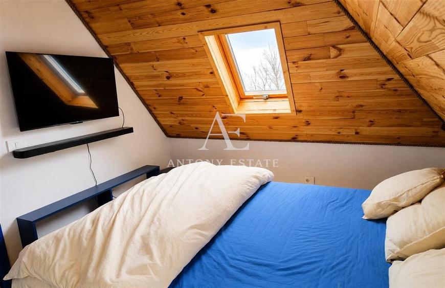 Casă individuală cu 5 camere cu Teren 28000 Mp în Roșia