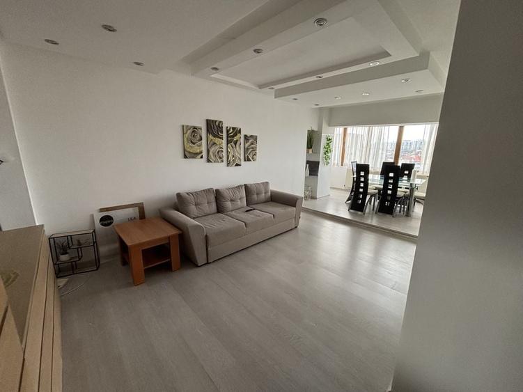 Apartament cu 2 camere decomandat în Hala Centrală