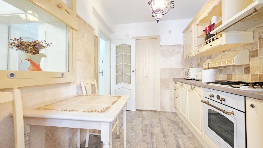 Apartament cu 3 camere decomandat în Ultracentral