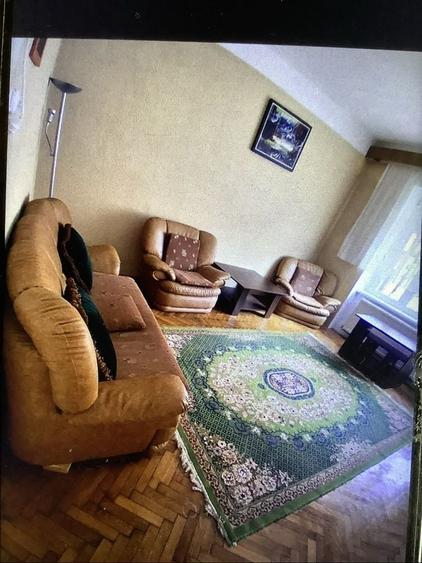 Inchiriez un apartament central. cu 2 , camere , living, curte - 5