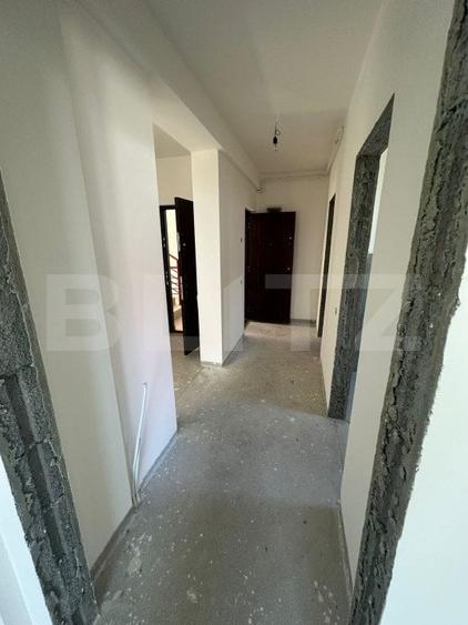 Casă individuală cu 10 camere cu Canalizare în Zorilor