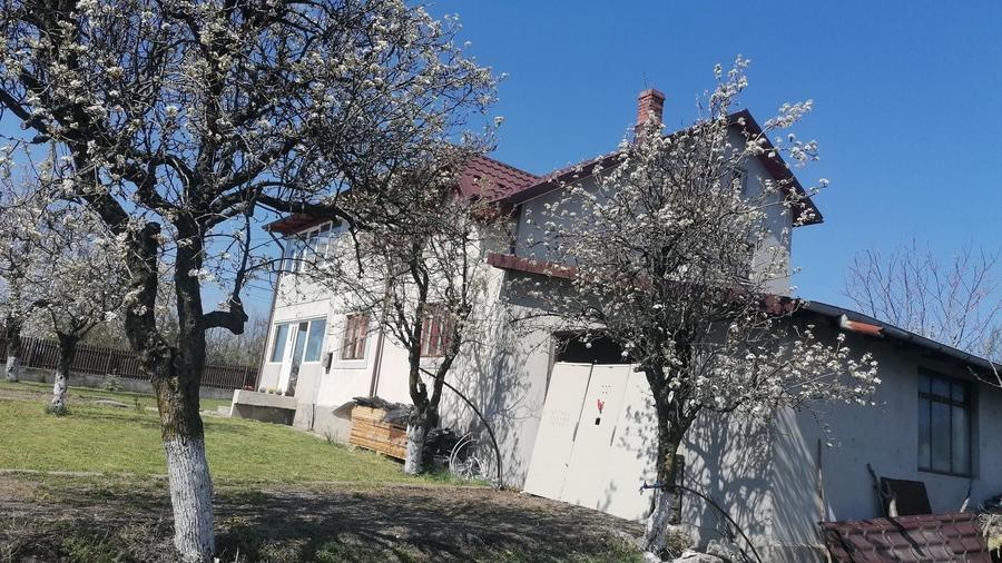 Casă cu 4 camere în Smeura