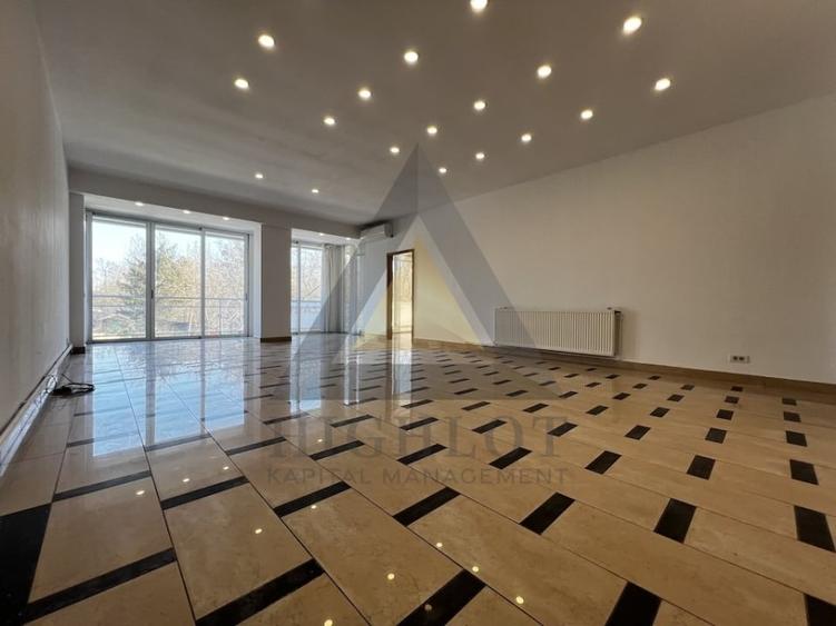 Apartament cu 4 camere decomandat în Primăverii