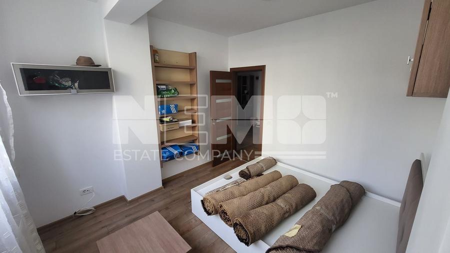 Apartament cu 3 camere semidecomandat, mobilat în Burdujeni