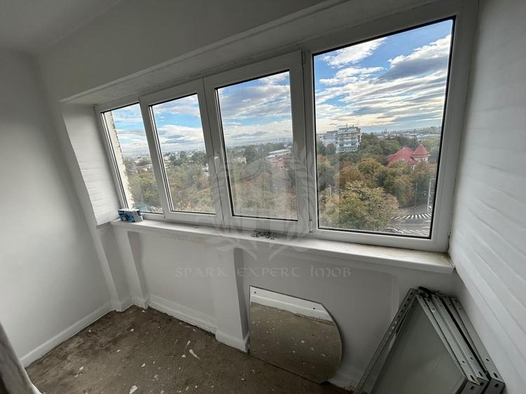 Apartament cu 4 camere decomandat în Sud