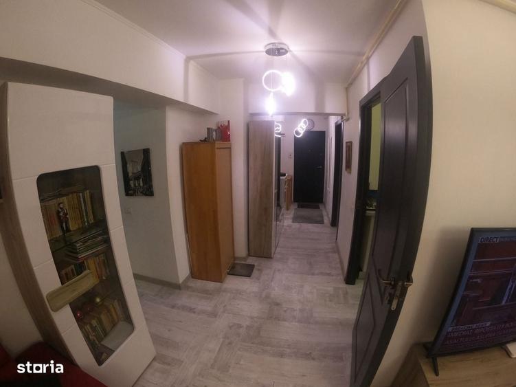 Apartament cu 4 camere decomandat în Uiești