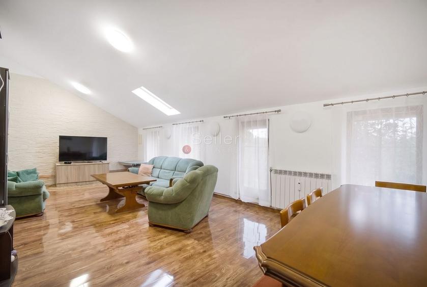 Casă individuală cu 10 camere cu Teren 2980 Mp în Barcani