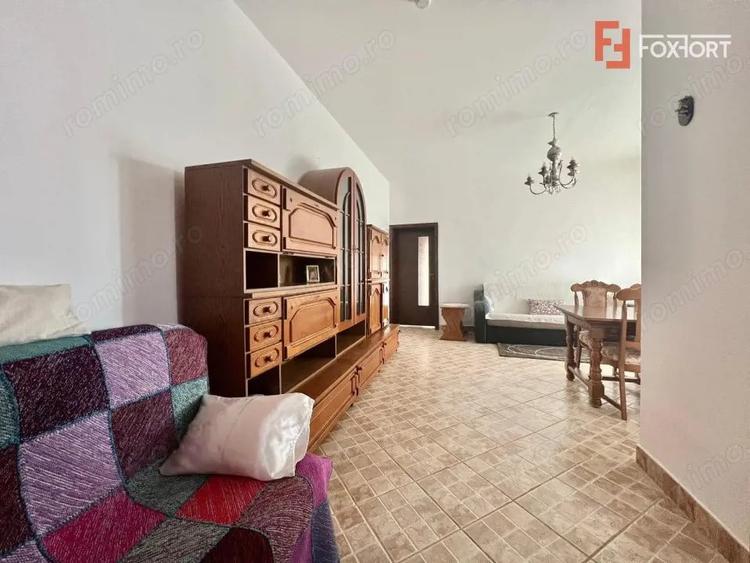 Casă cu 9 camere cu Teren 578 Mp în Ghiroda