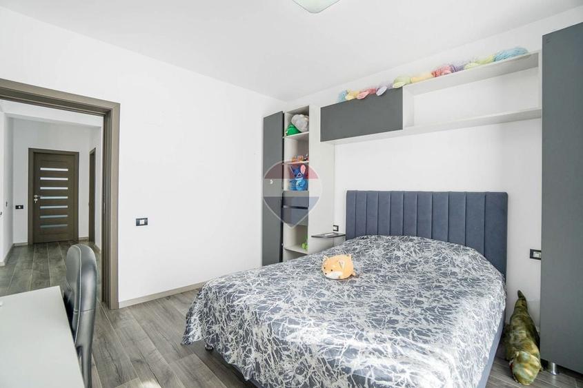 Casă individuală cu 5 camere cu Teren 400 Mp în Bunloc