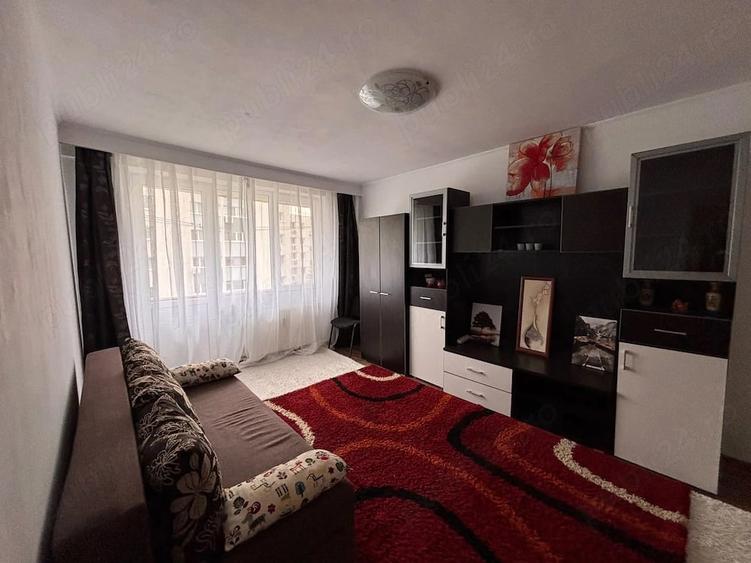 Apartament cu 3 camere decomandat în Tineretului