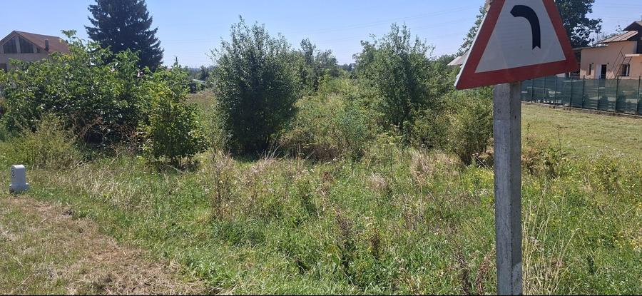 Teren de 2005 mp, în Valea