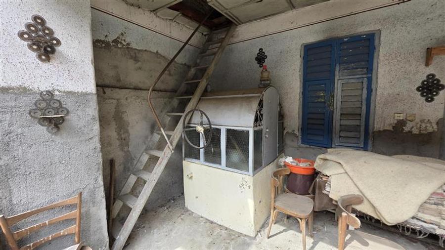 Casă individuală cu 11 camere cu Canalizare în Prigor